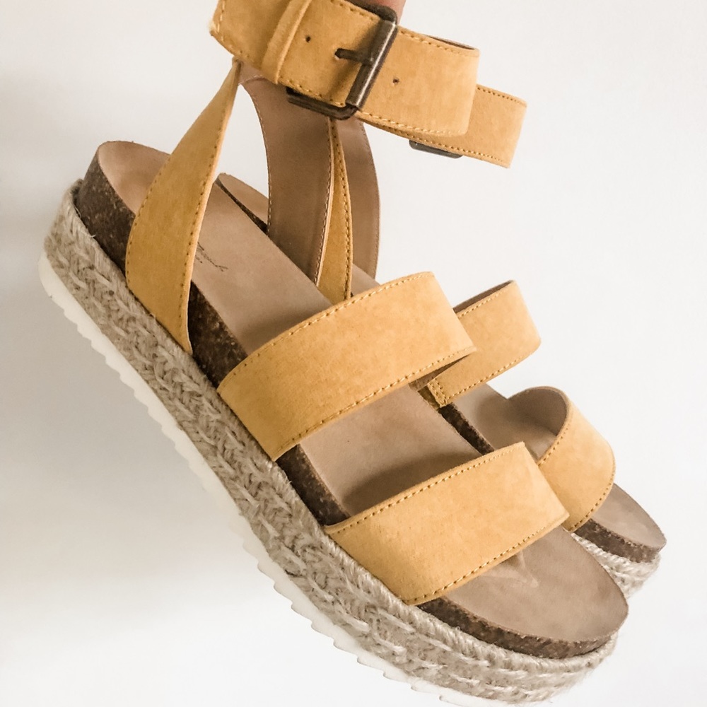 Like new! Yellow platform sandals